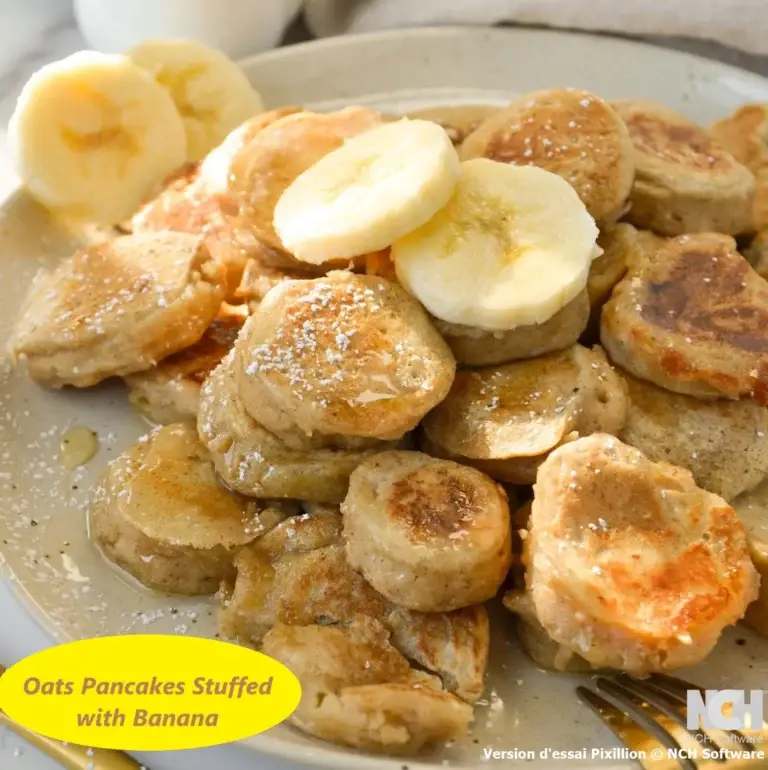 Oatmeal pies stuffed with bananas.